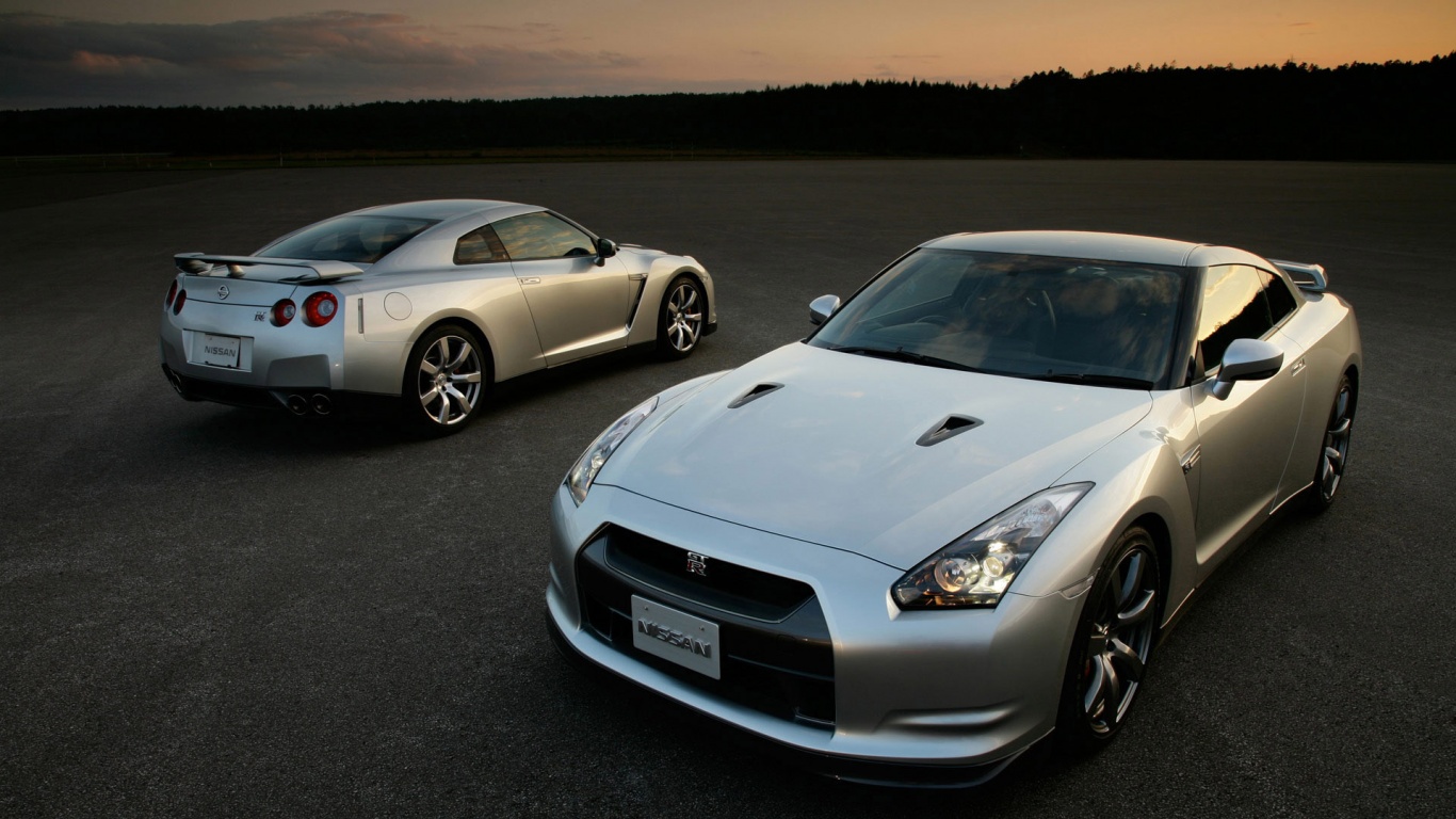 Nissan с двух ракурсов обои