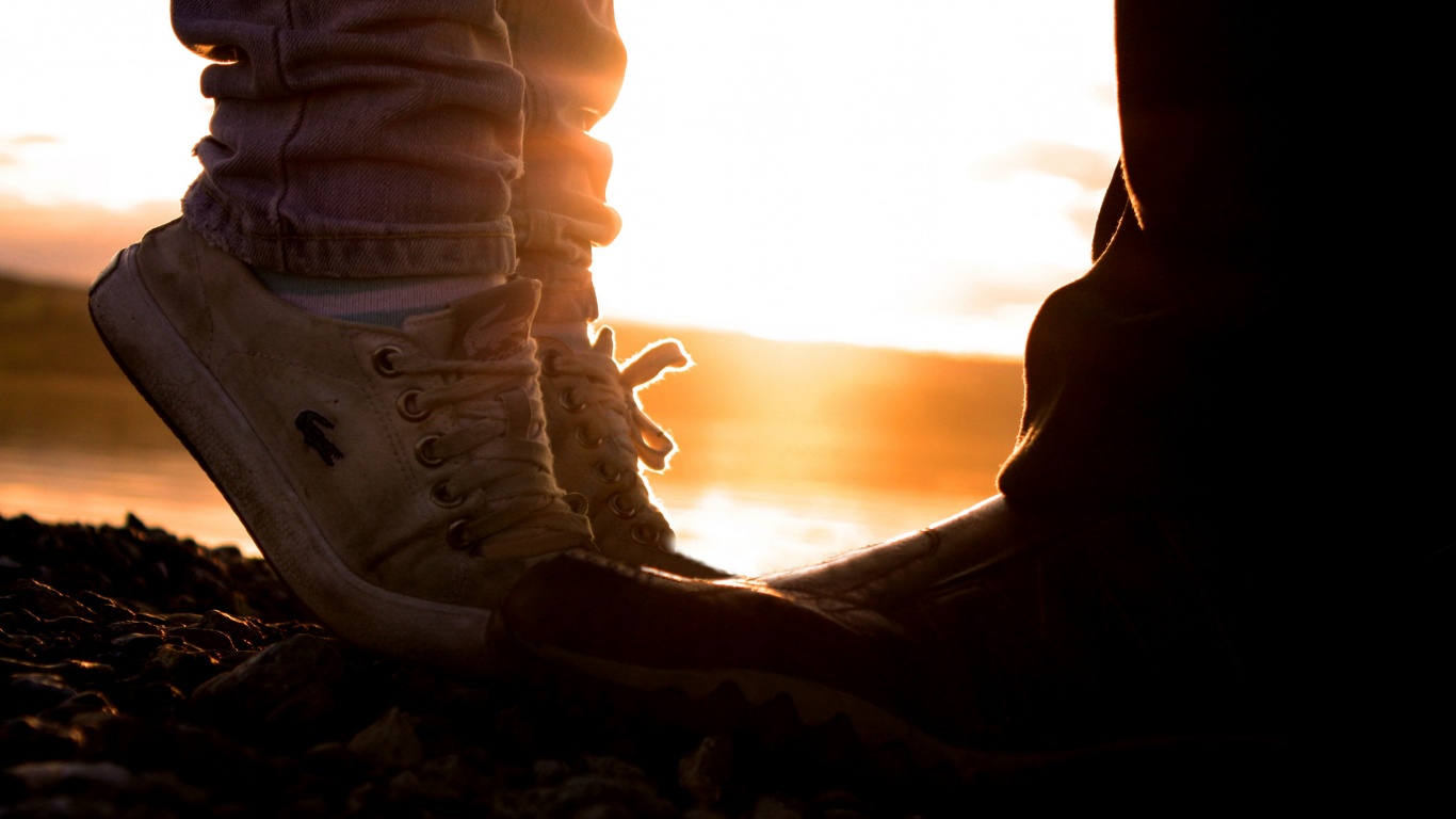 Поцелуй на цыпочках обои