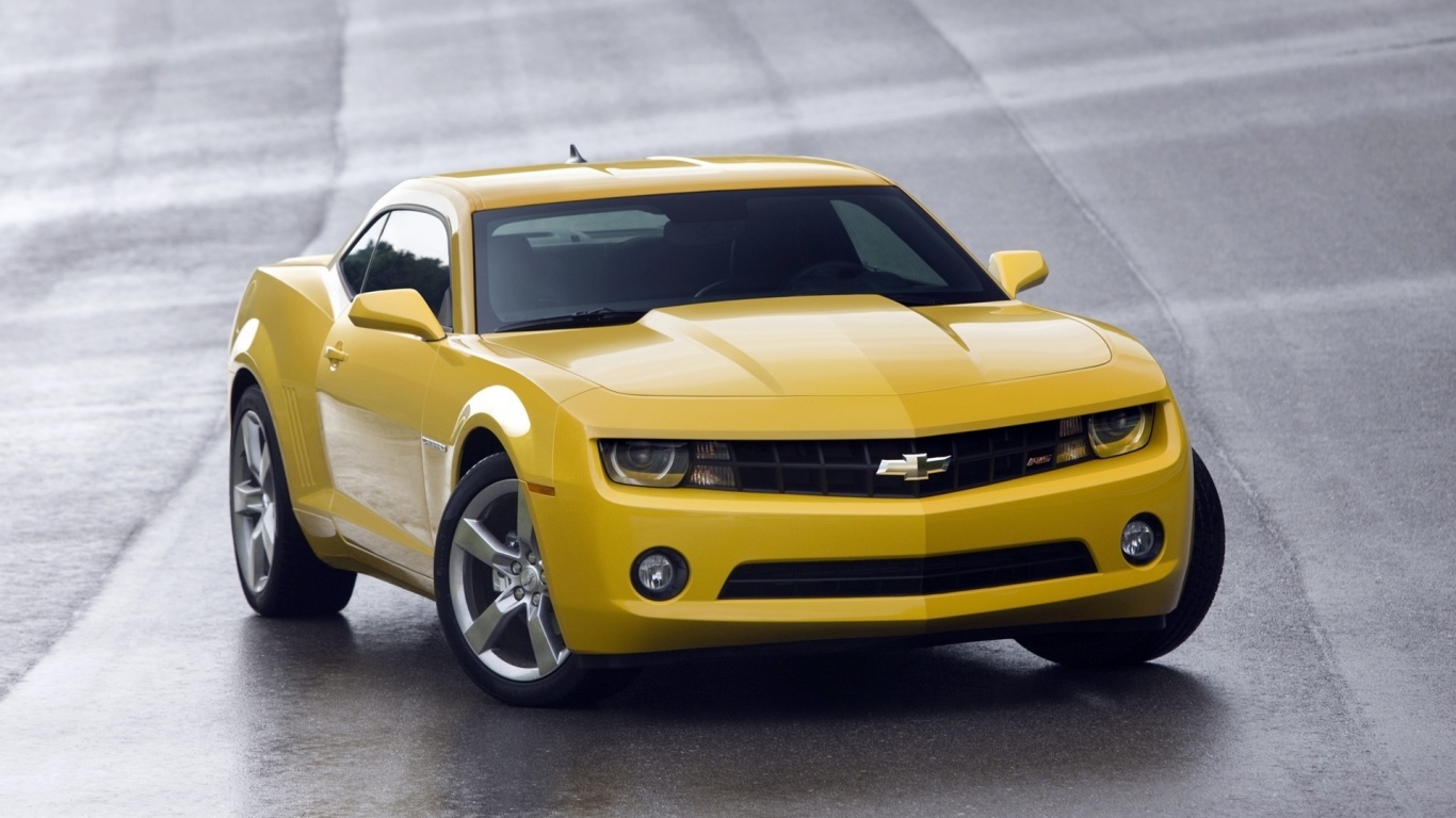 Шевроле Камаро на трассе обои
