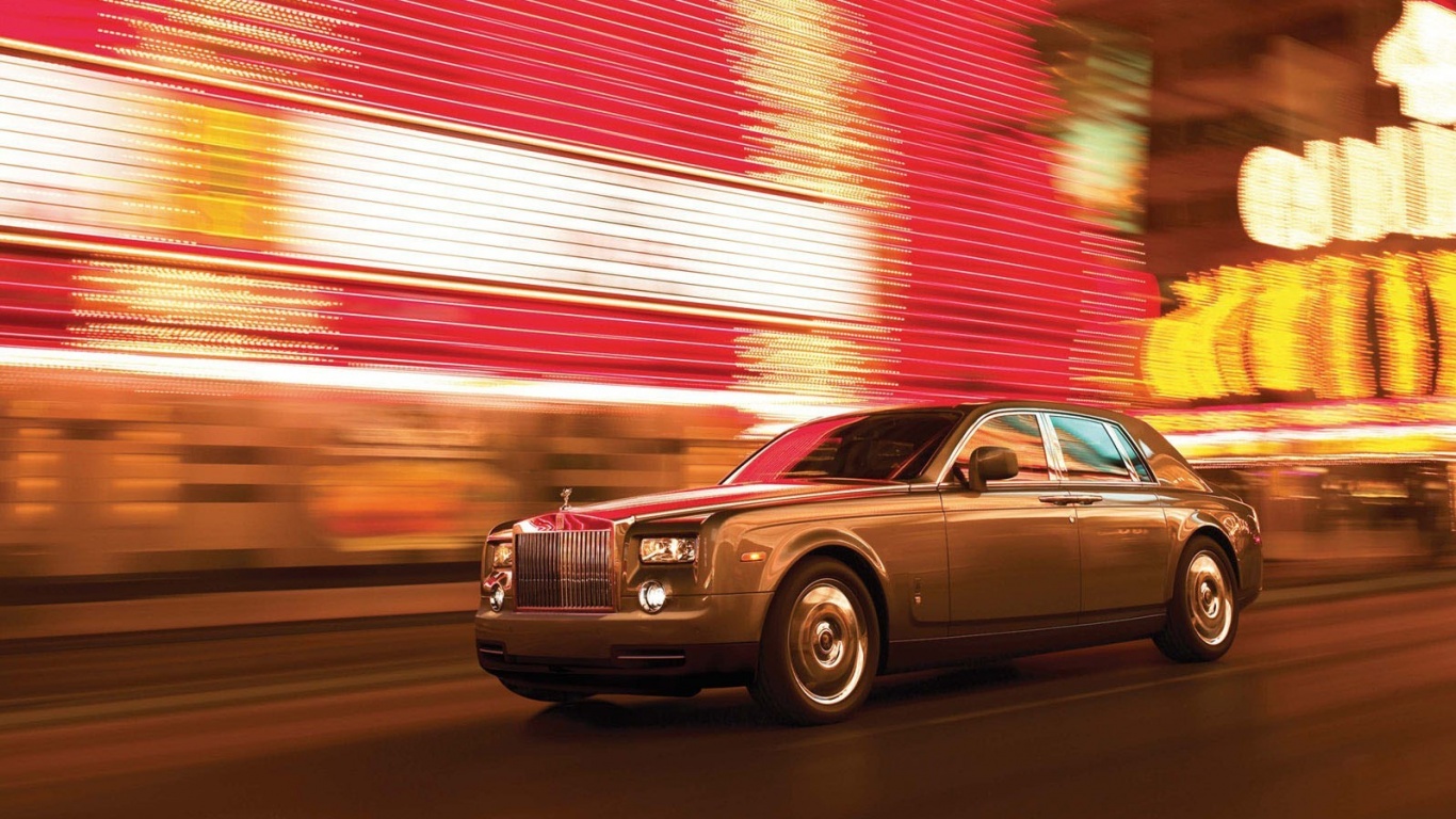 Rolls-Royce Phantom едет через город обои
