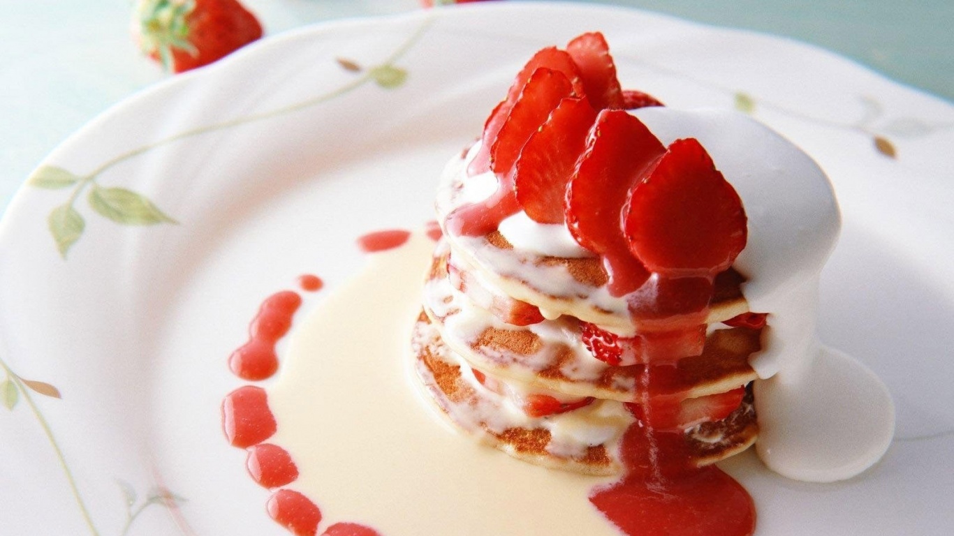 Блинчики с клубникой обои