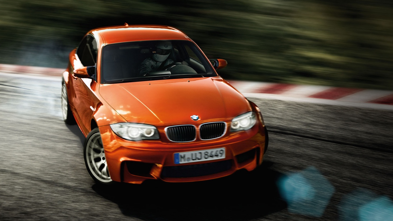 BMW M1 в заносе на треке обои