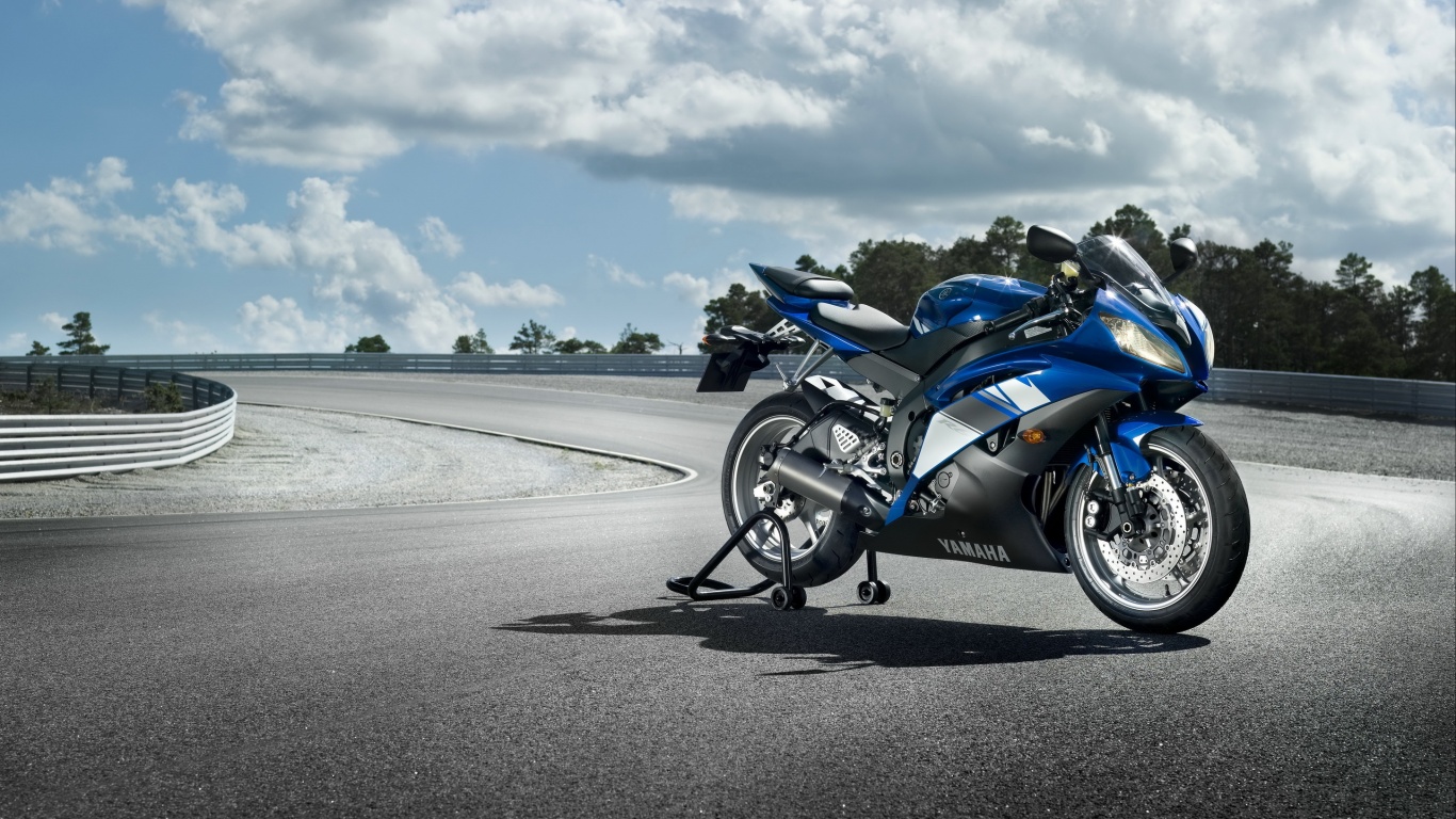 Yamaha R6 на трассе обои