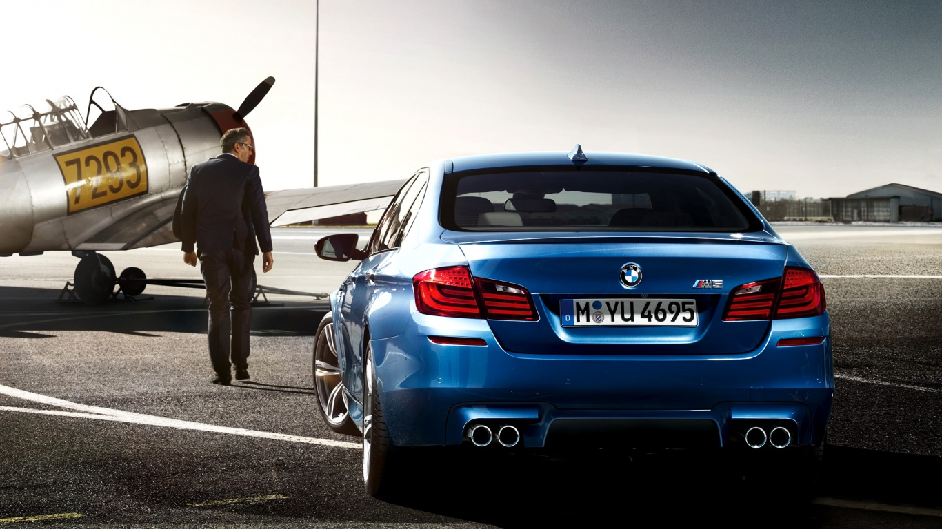 BMW F10 M5 на аэродроме обои