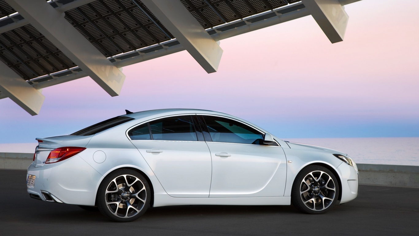 Белый седан под крышей обои