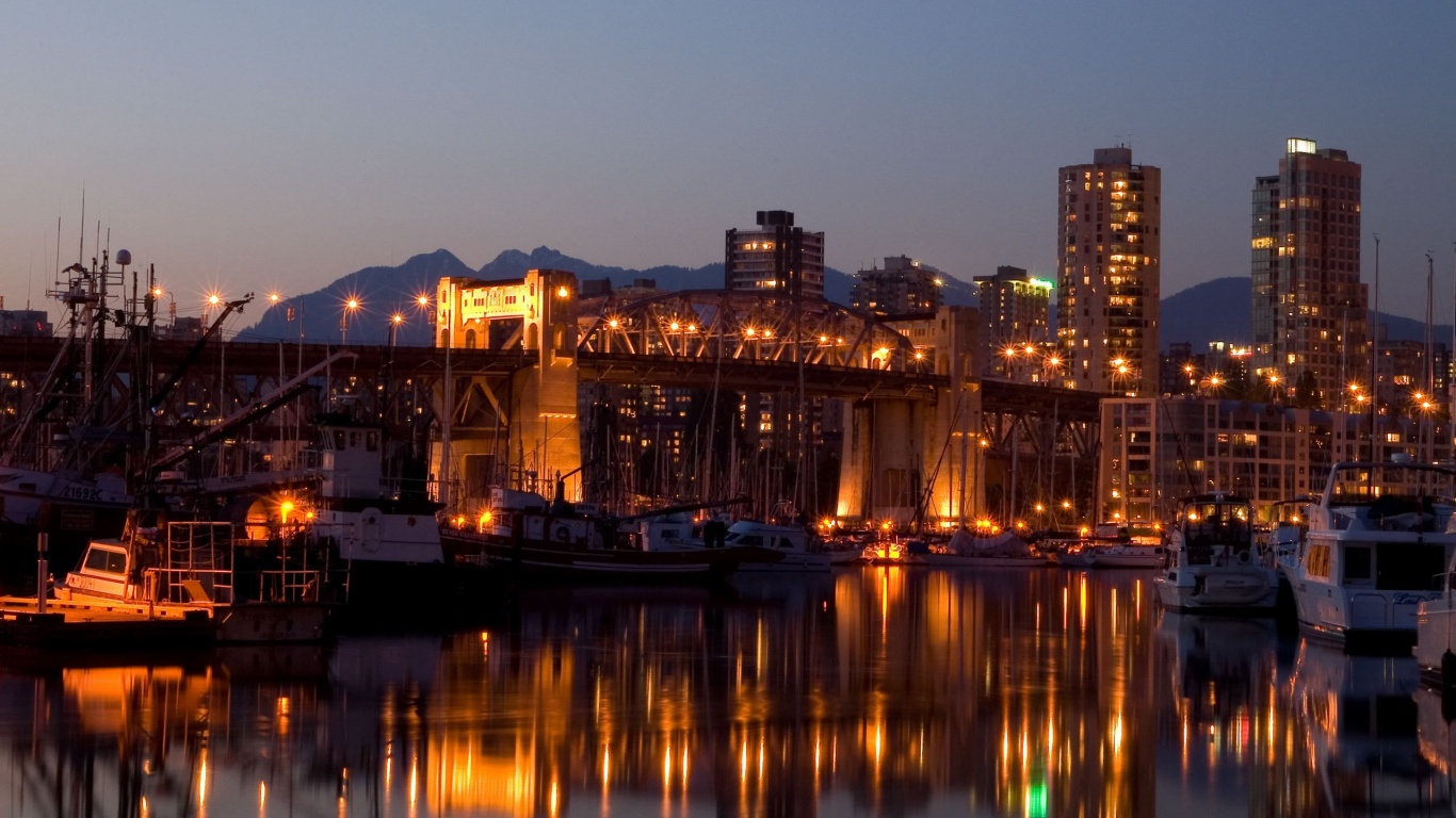 Мост и катера на закате обои