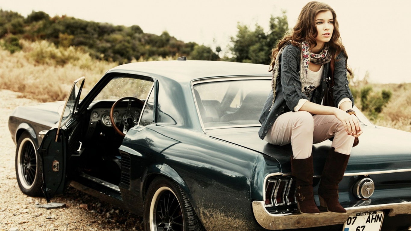 Девушка на мустанге обои