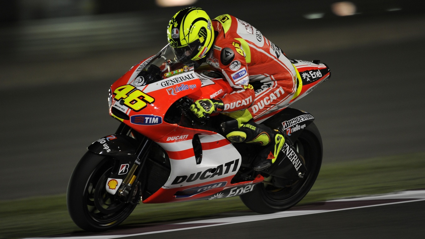 Мотоциклист на треке обои