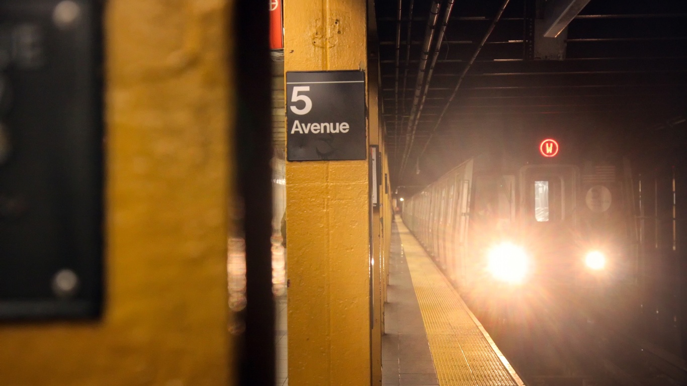 Станция метро обои