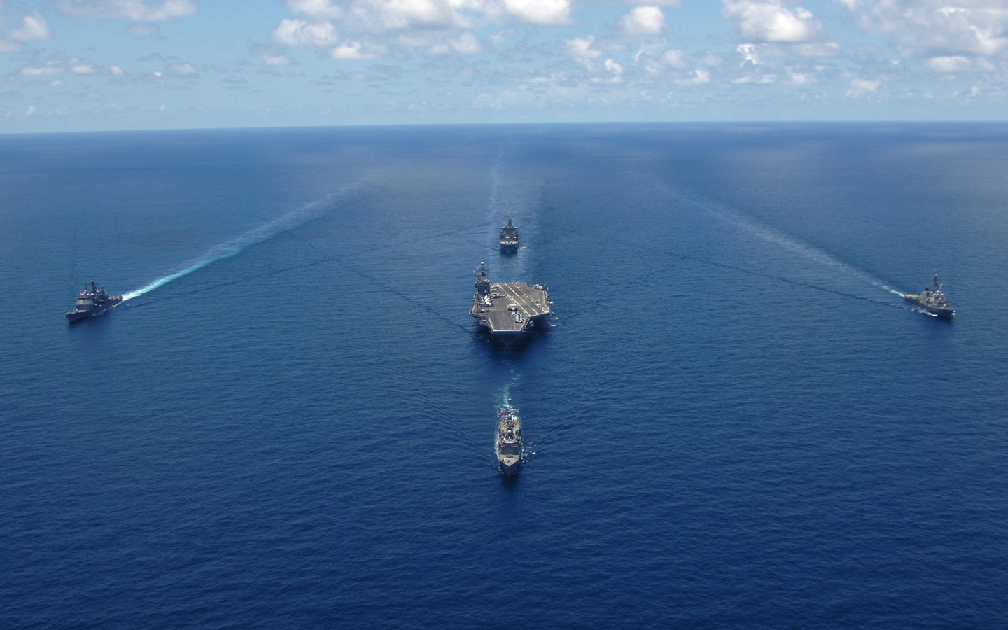 Авианосец с эскортом обои