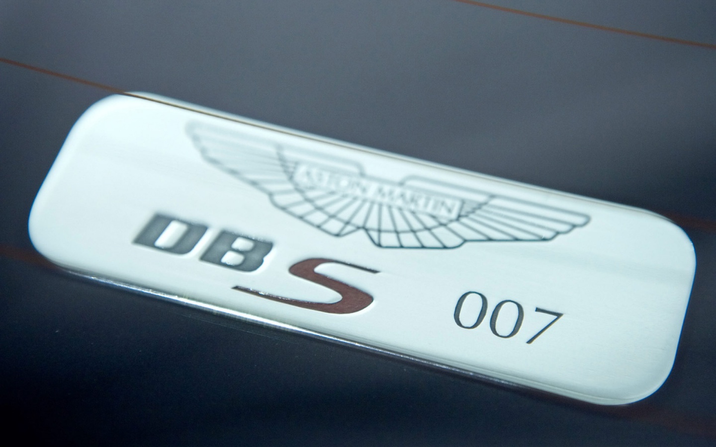 Астон Мартин Джеймса Бонда, табличка обои
