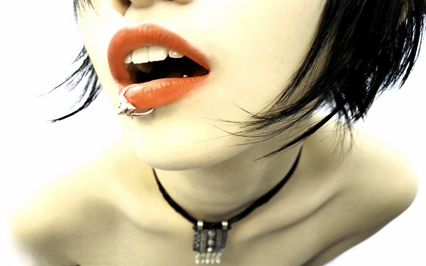 Девушка с кольцом обои