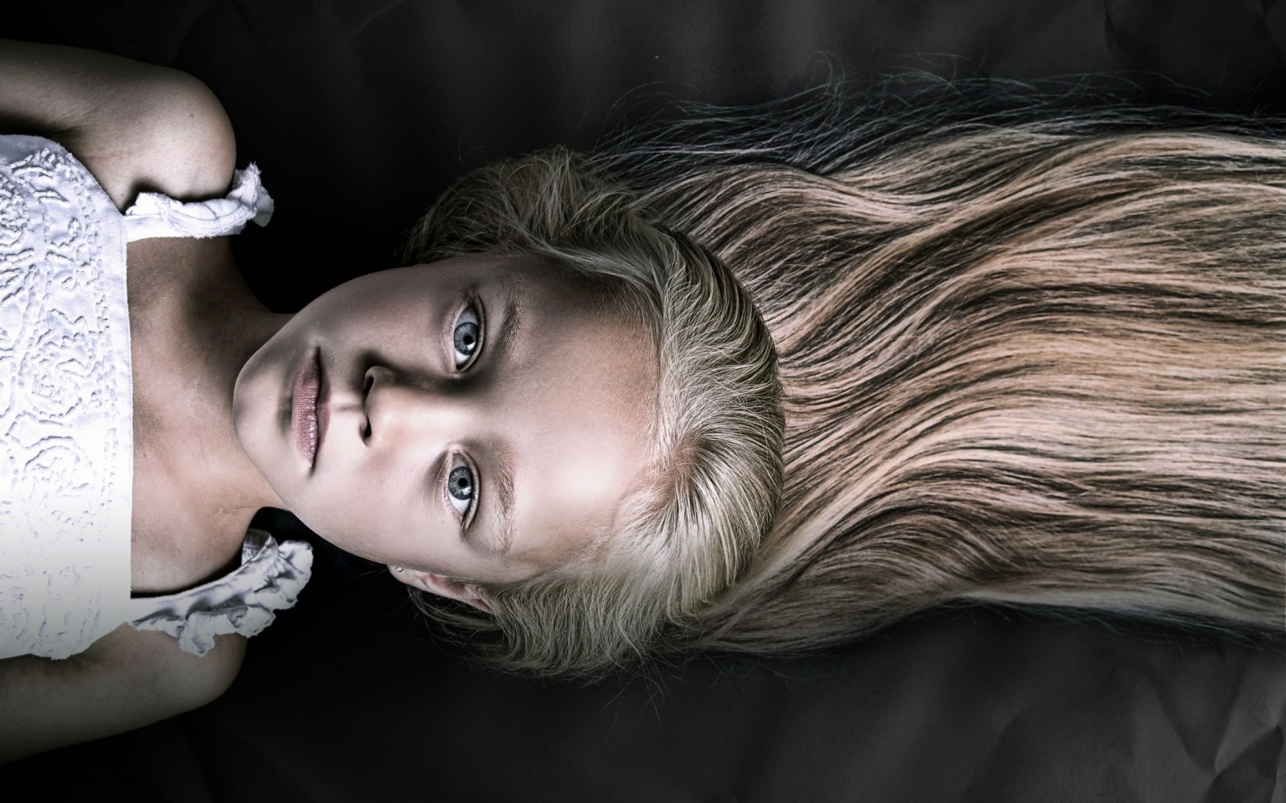 Маленькая девочка обои