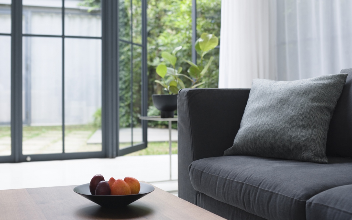 Фрукты в тарелке обои