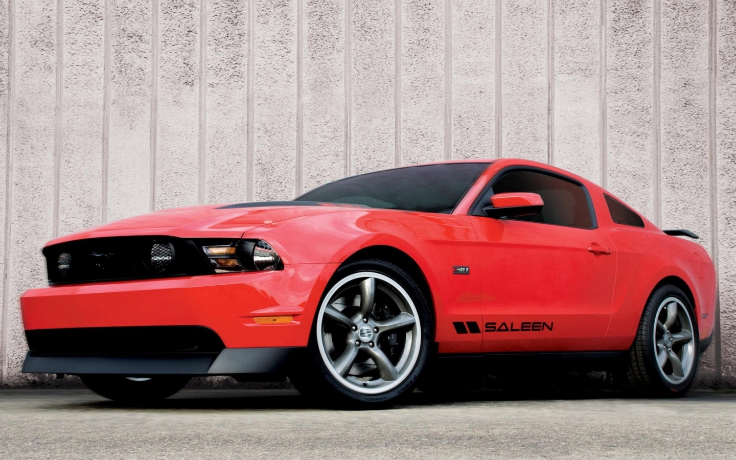 Красный Мустанг GT обои