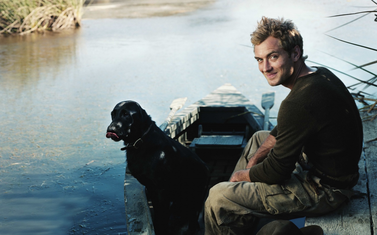 Джуд Лоу на лодке обои