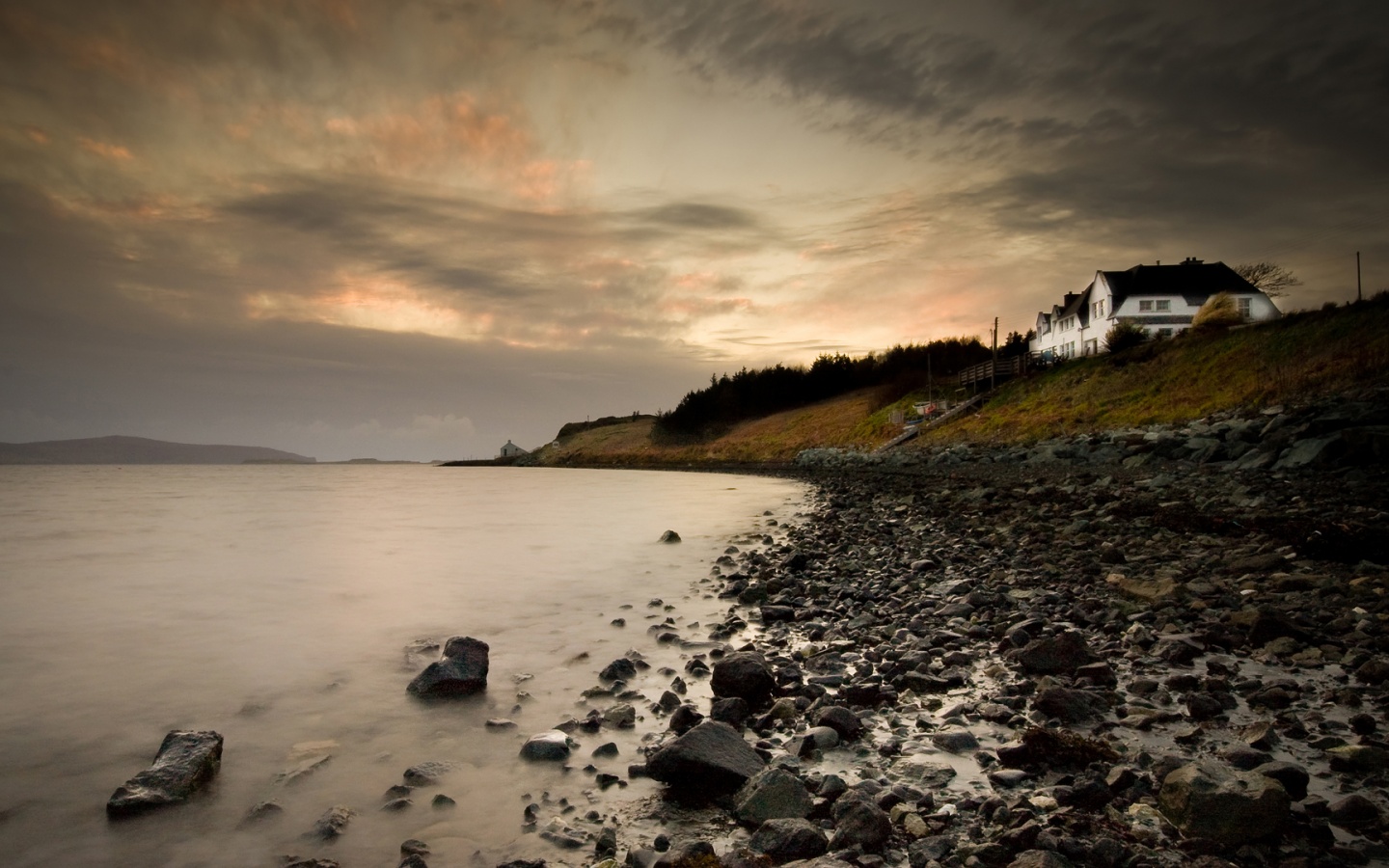 Дом у озера обои