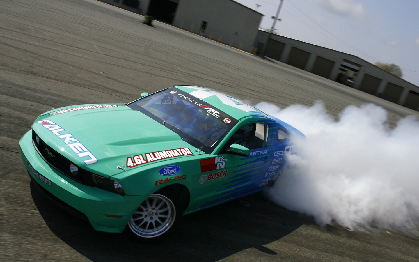 Мустанг дрифтует обои