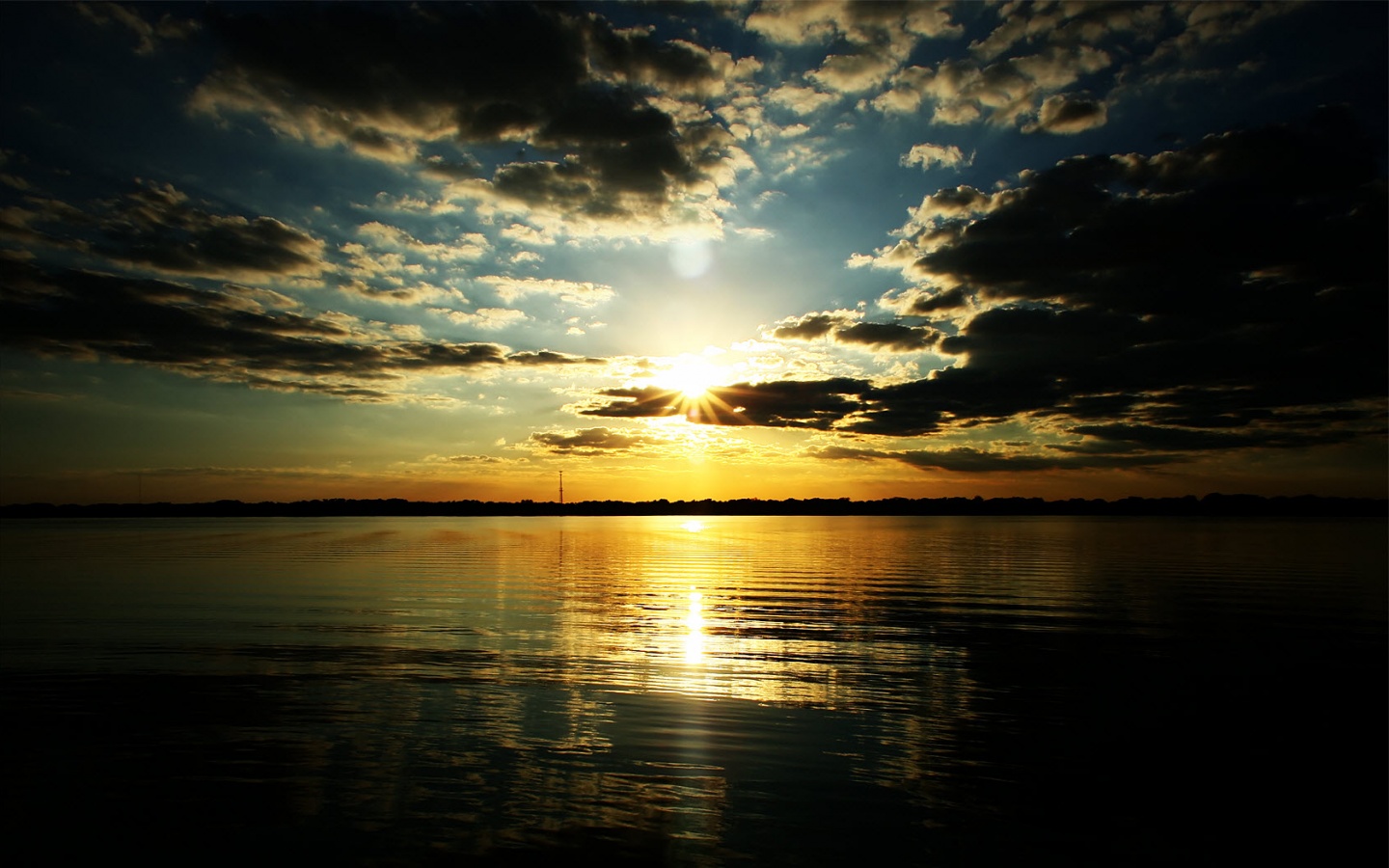 Закат над озером обои