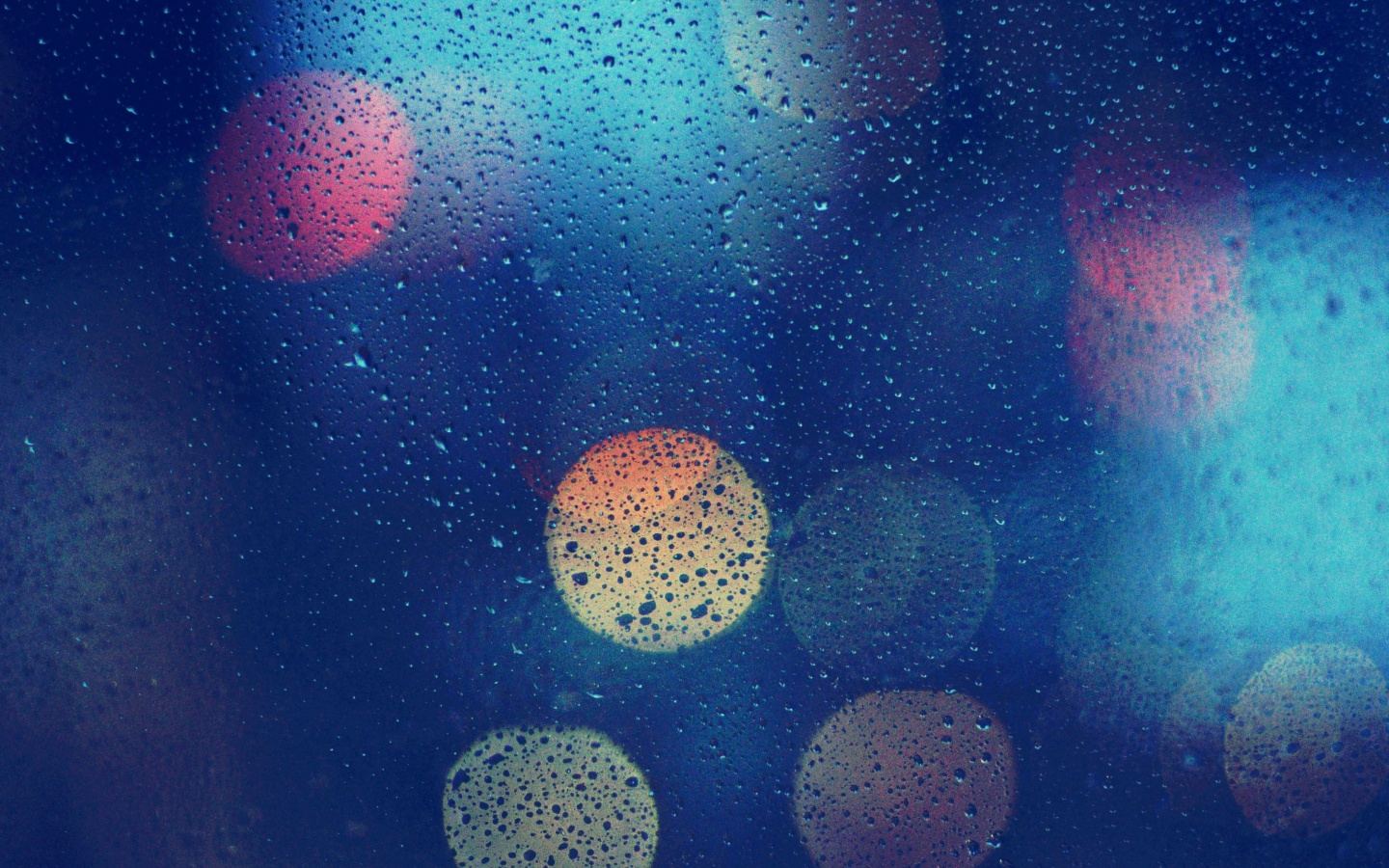 Блики за мокрым стеклом обои