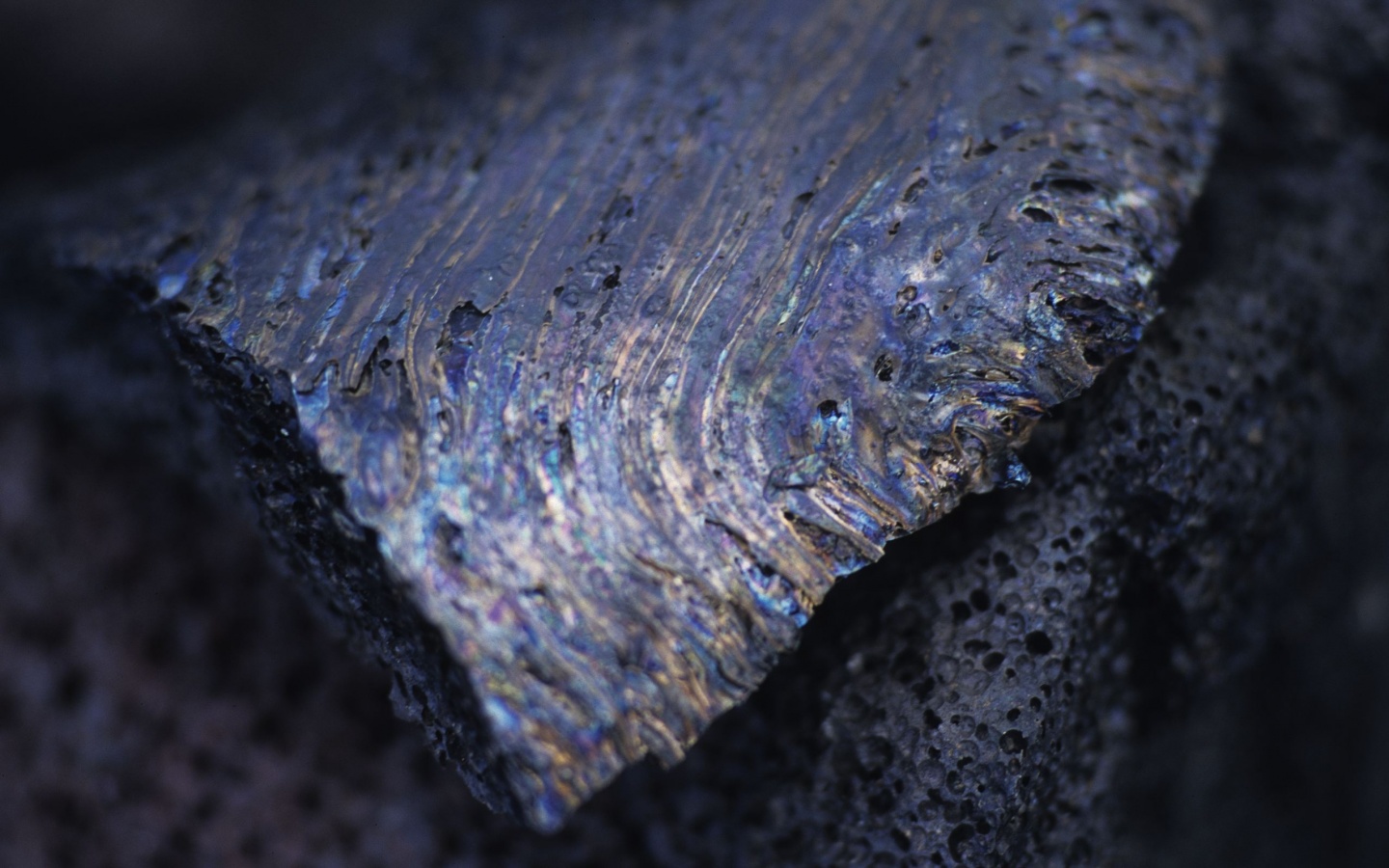 Металл с радужным отливом обои