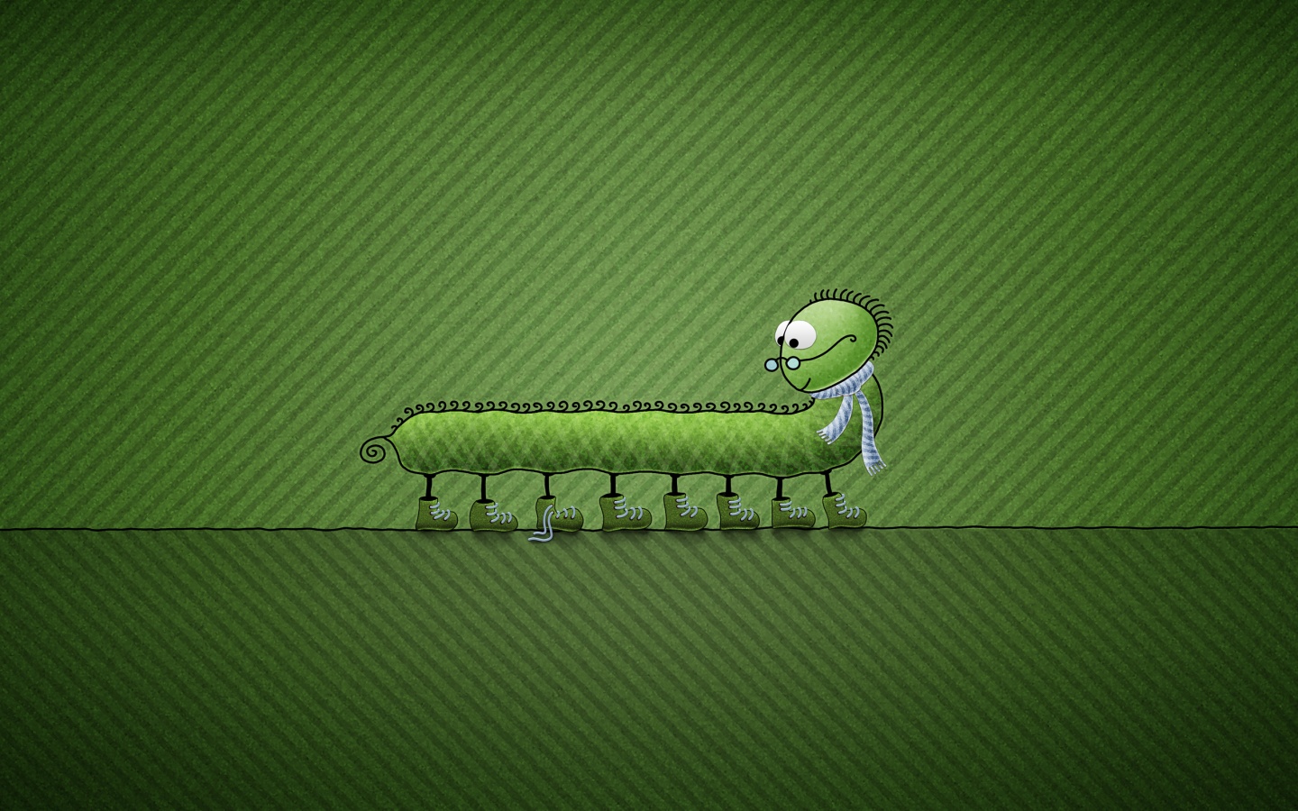 Гусеница в ботинках обои