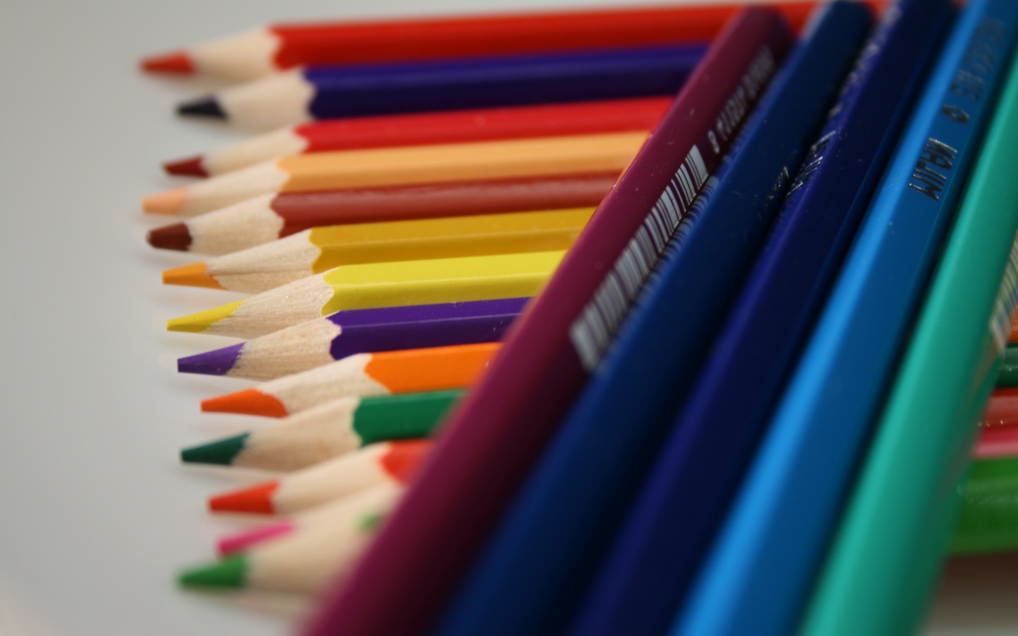 Цветные карандаши обои