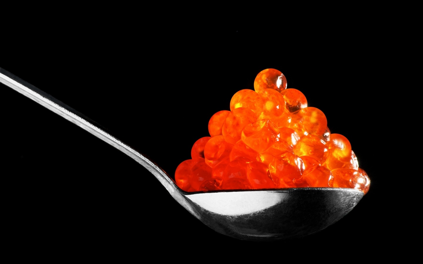 Ложка красной икры обои