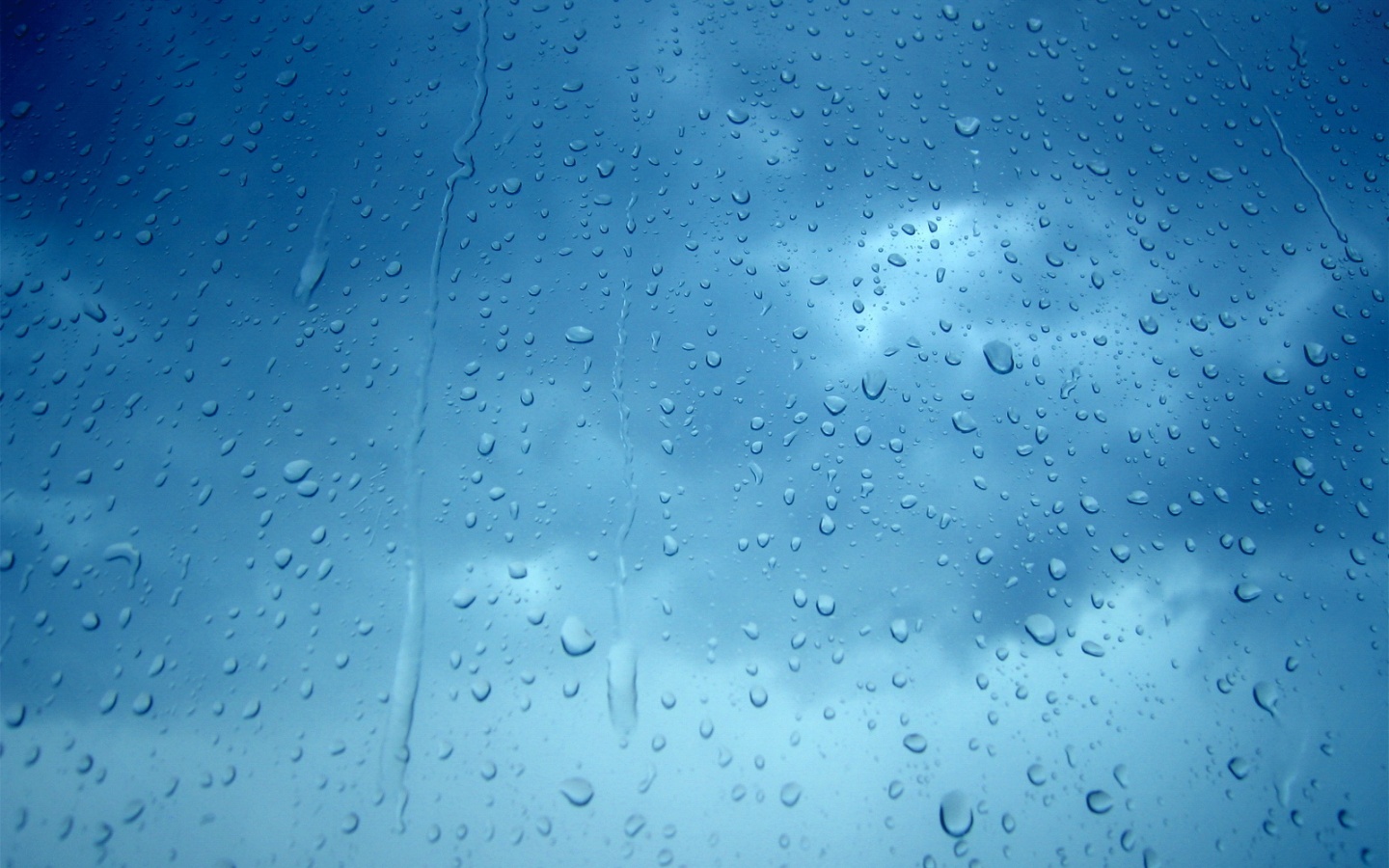 Капли на стекле обои
