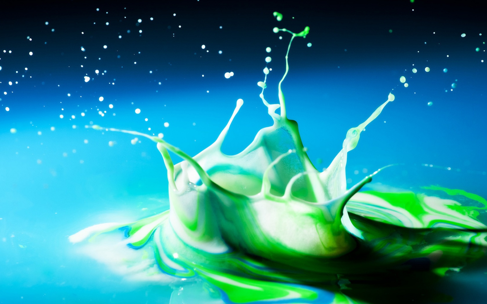 Брызги зеленой краски обои