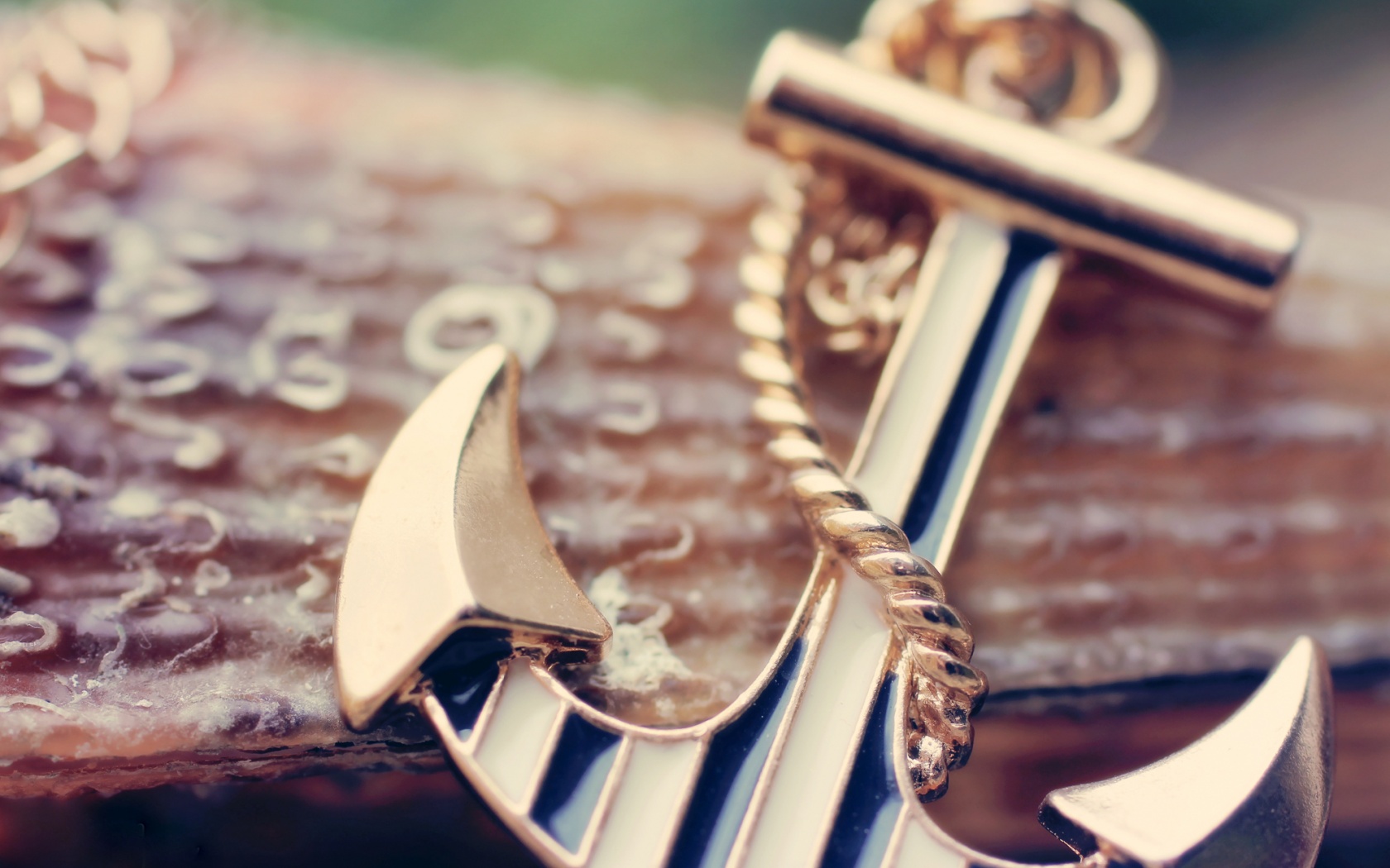 Кулон в виде якоря обои