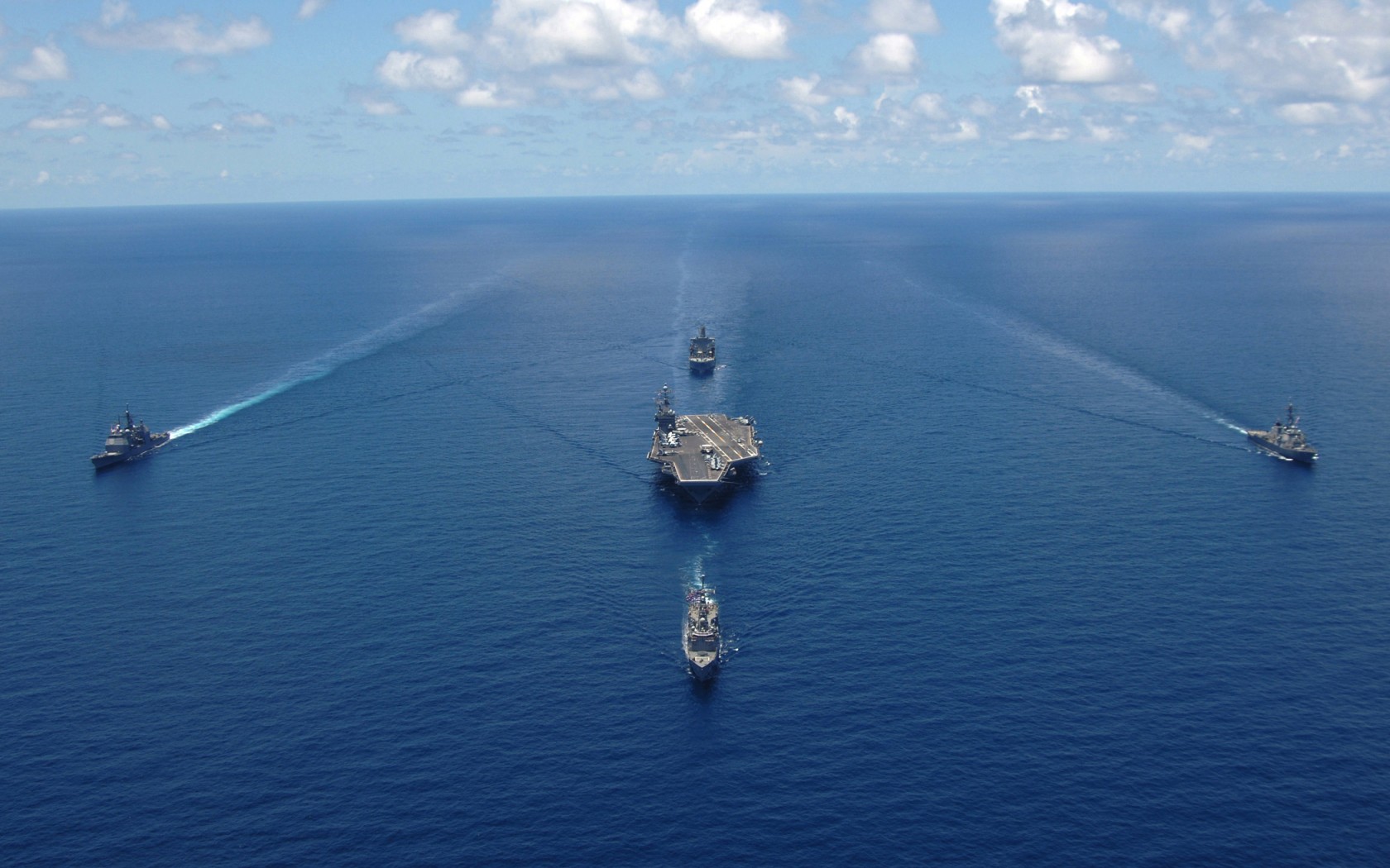 Авианосец с эскортом обои