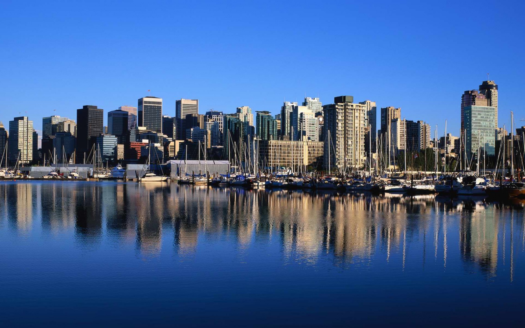 Город у воды обои