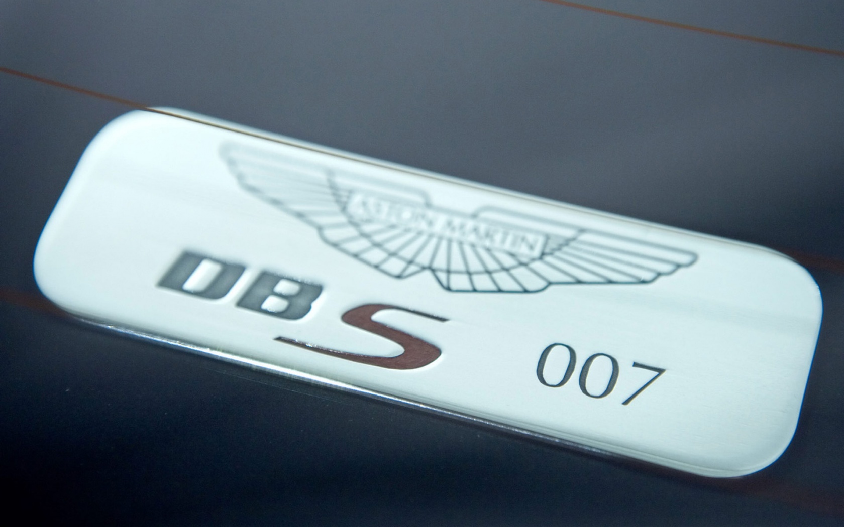 Астон Мартин Джеймса Бонда, табличка обои