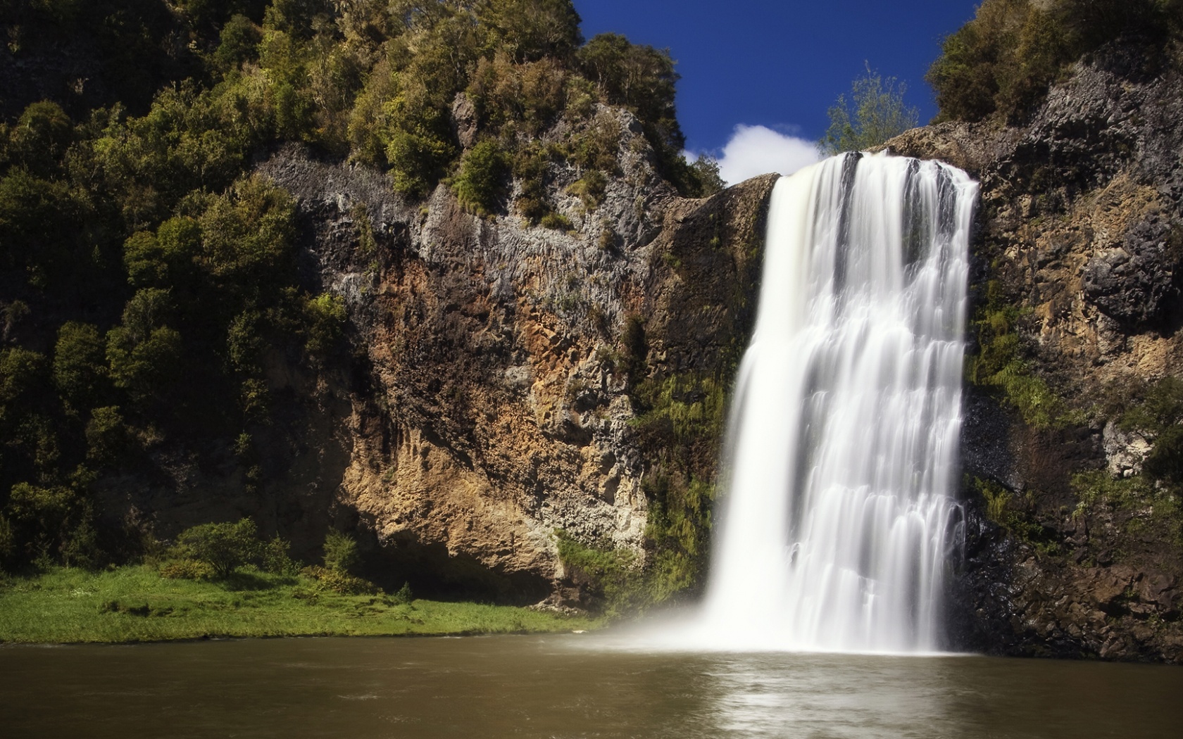 Скалистый водопад обои