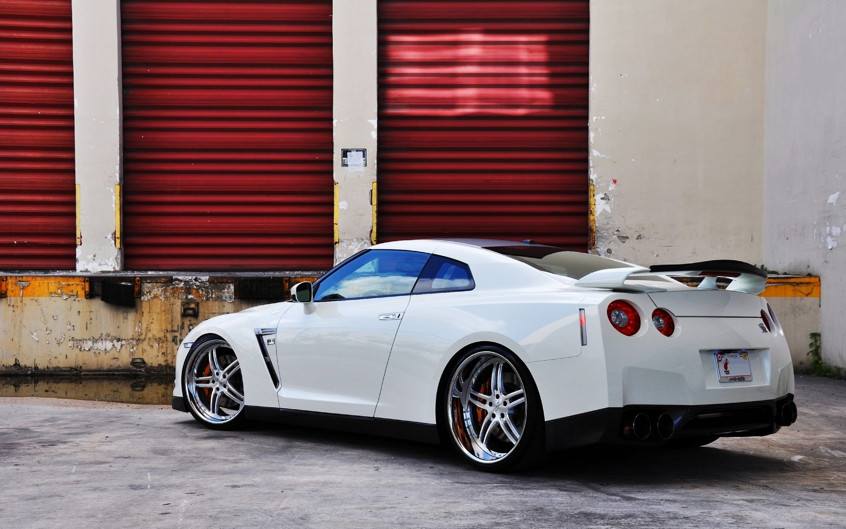 Спортивный Nissan обои