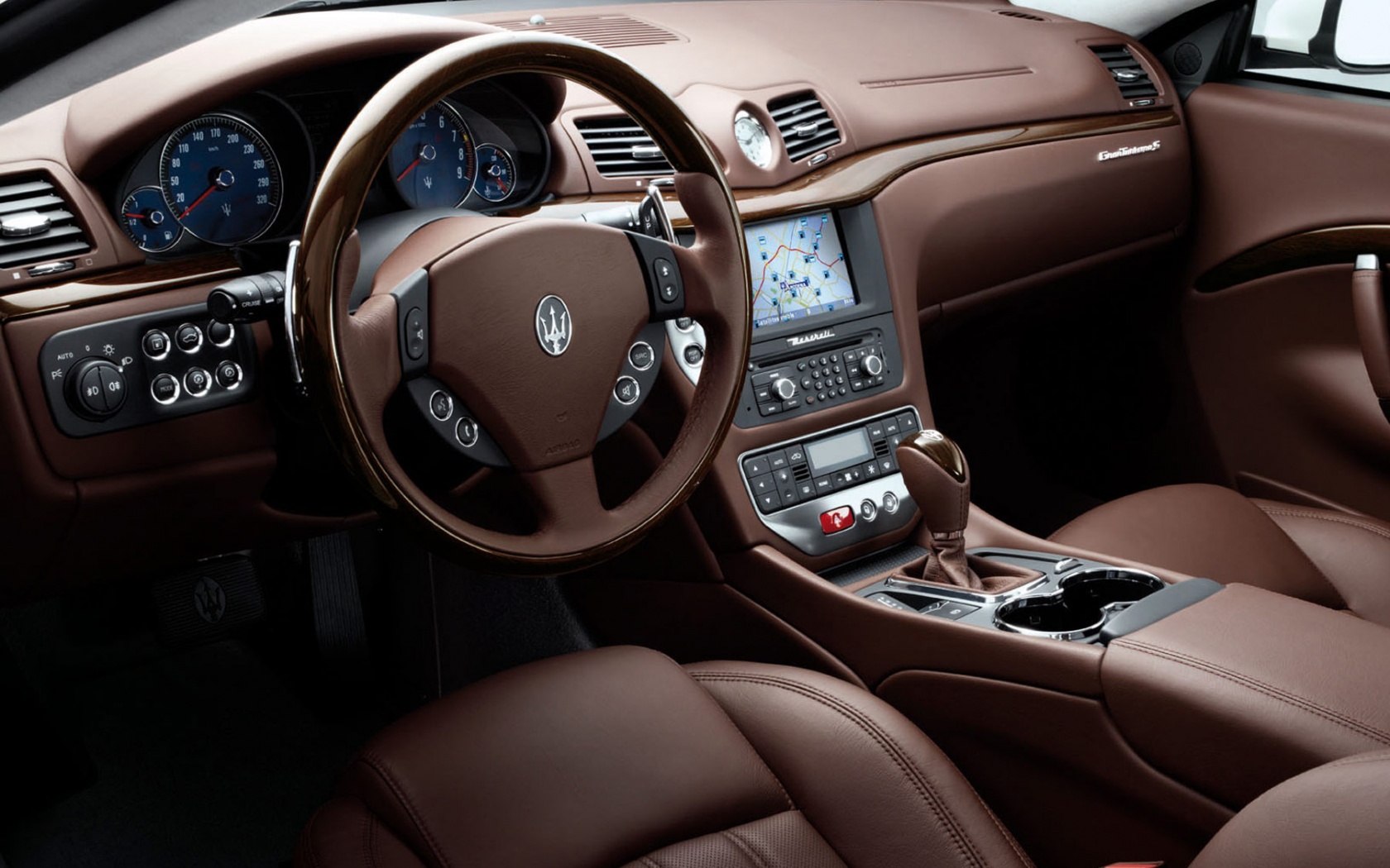 Салон Maserati Granturismo обои
