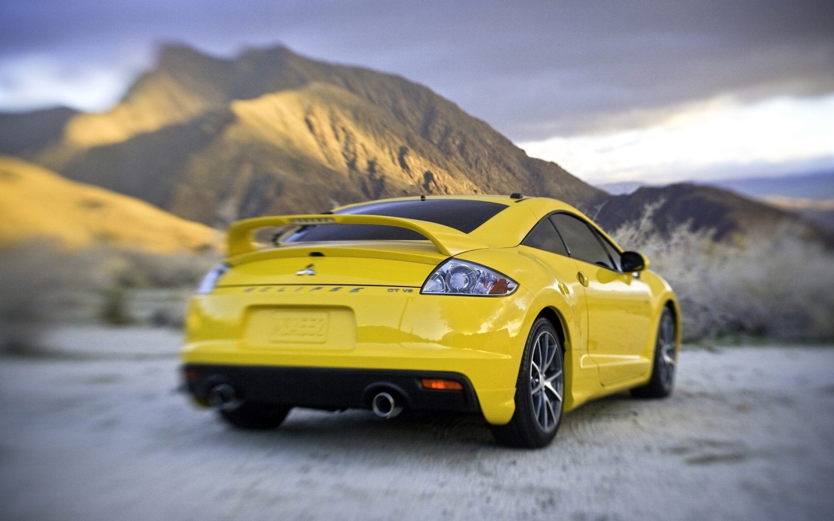 Mitsubishi в горах обои