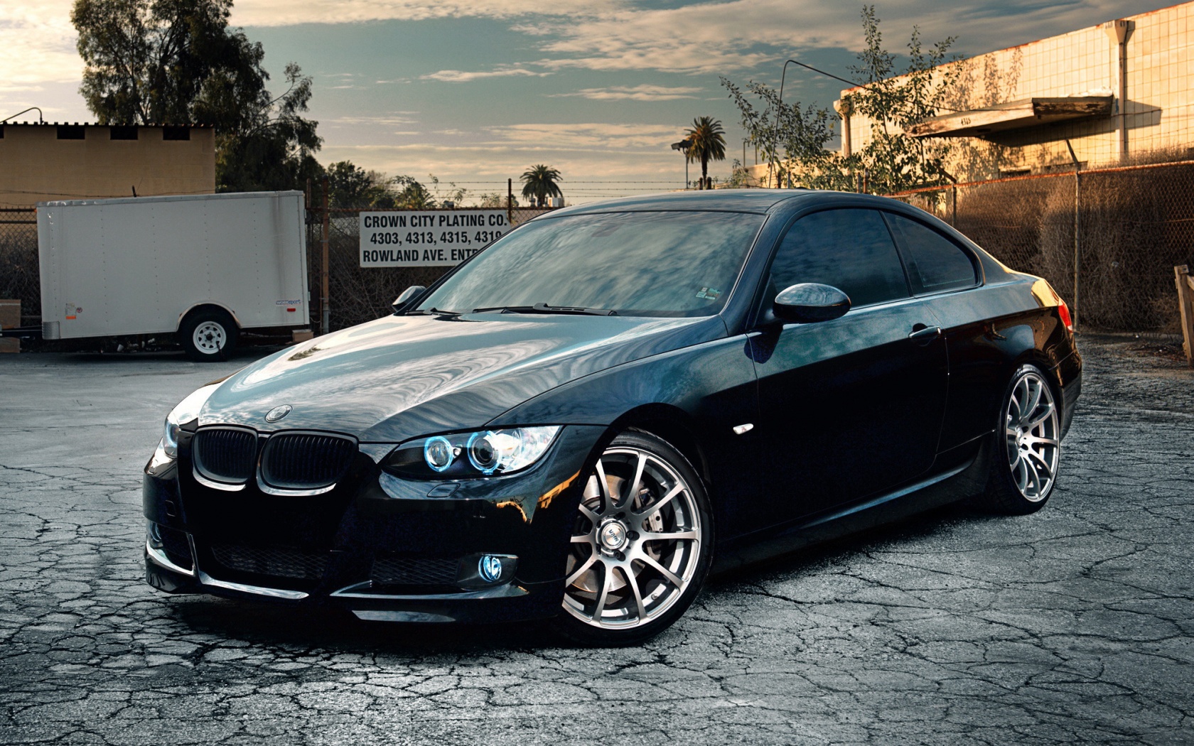 Чёрный БМВ обои