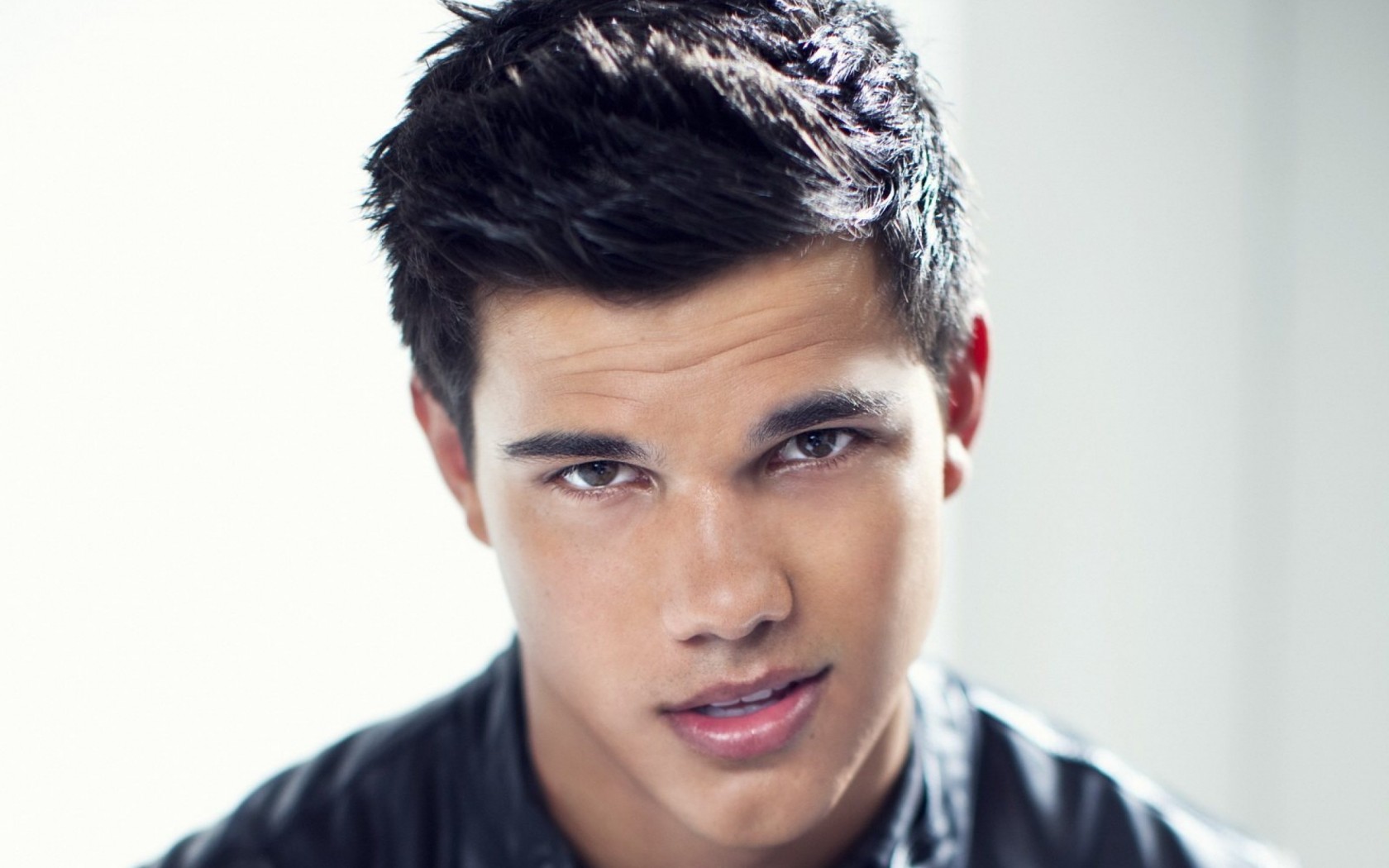 Тайлор Лотнер обои