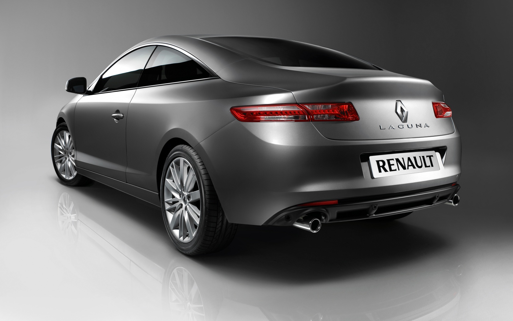 Рено Лагуна: вид сзади обои