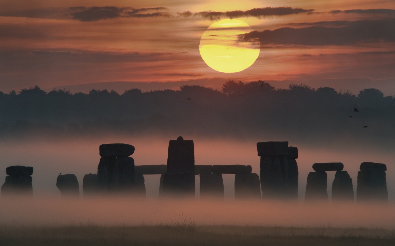Стоунхэндж в утреннем тумане обои