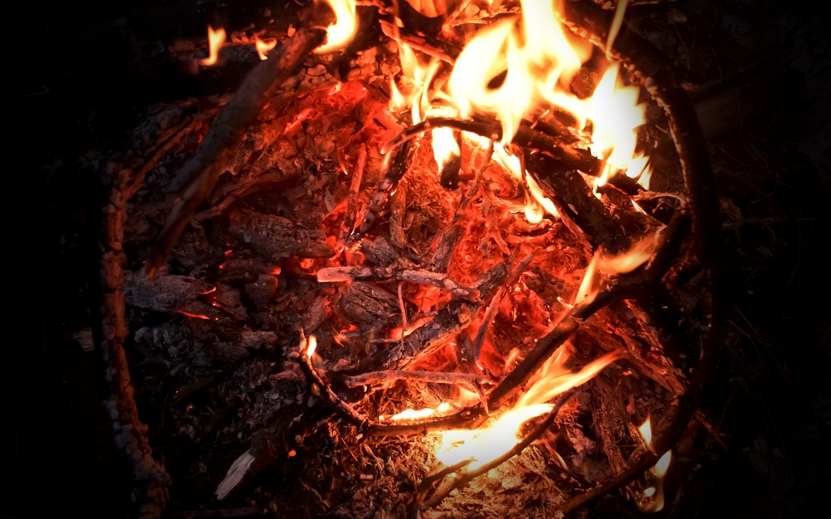 Костёр крупным планом обои