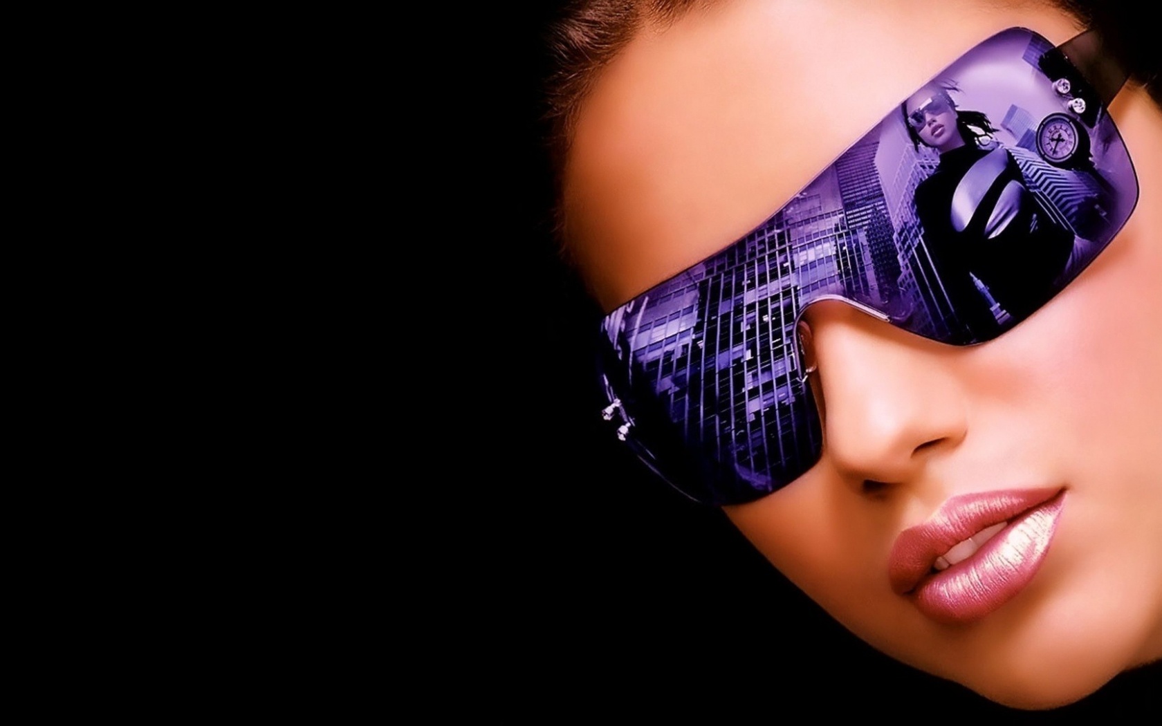 Девушка в стильных очках обои