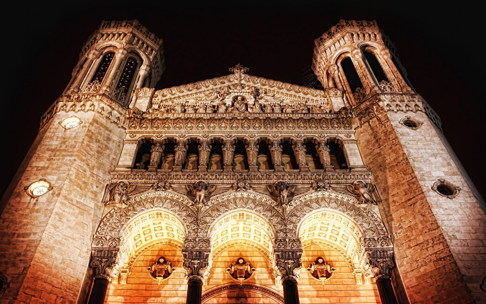 Базилика Нотр-Дам-де-Фурвьер обои