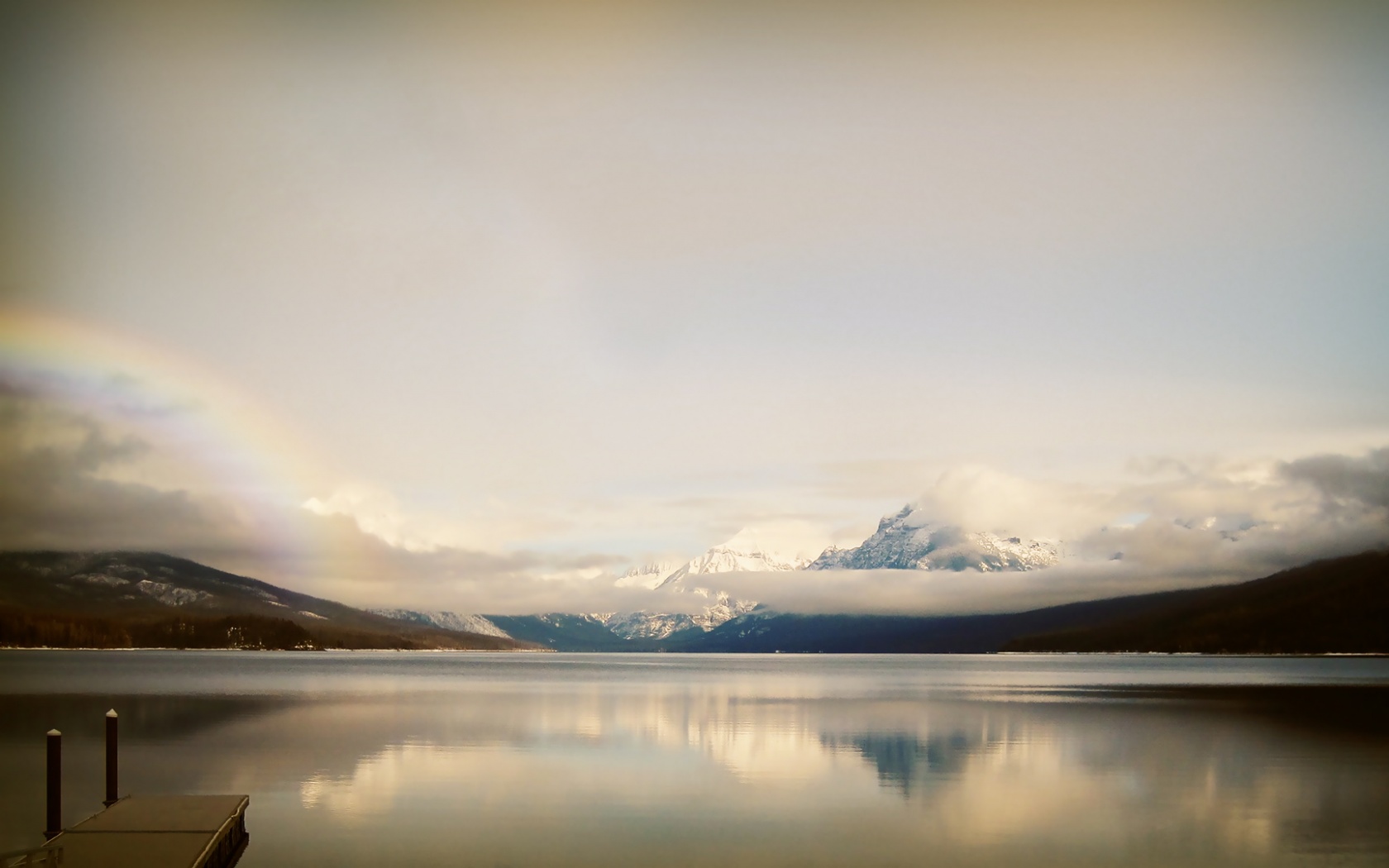 Спокойное горное озеро обои