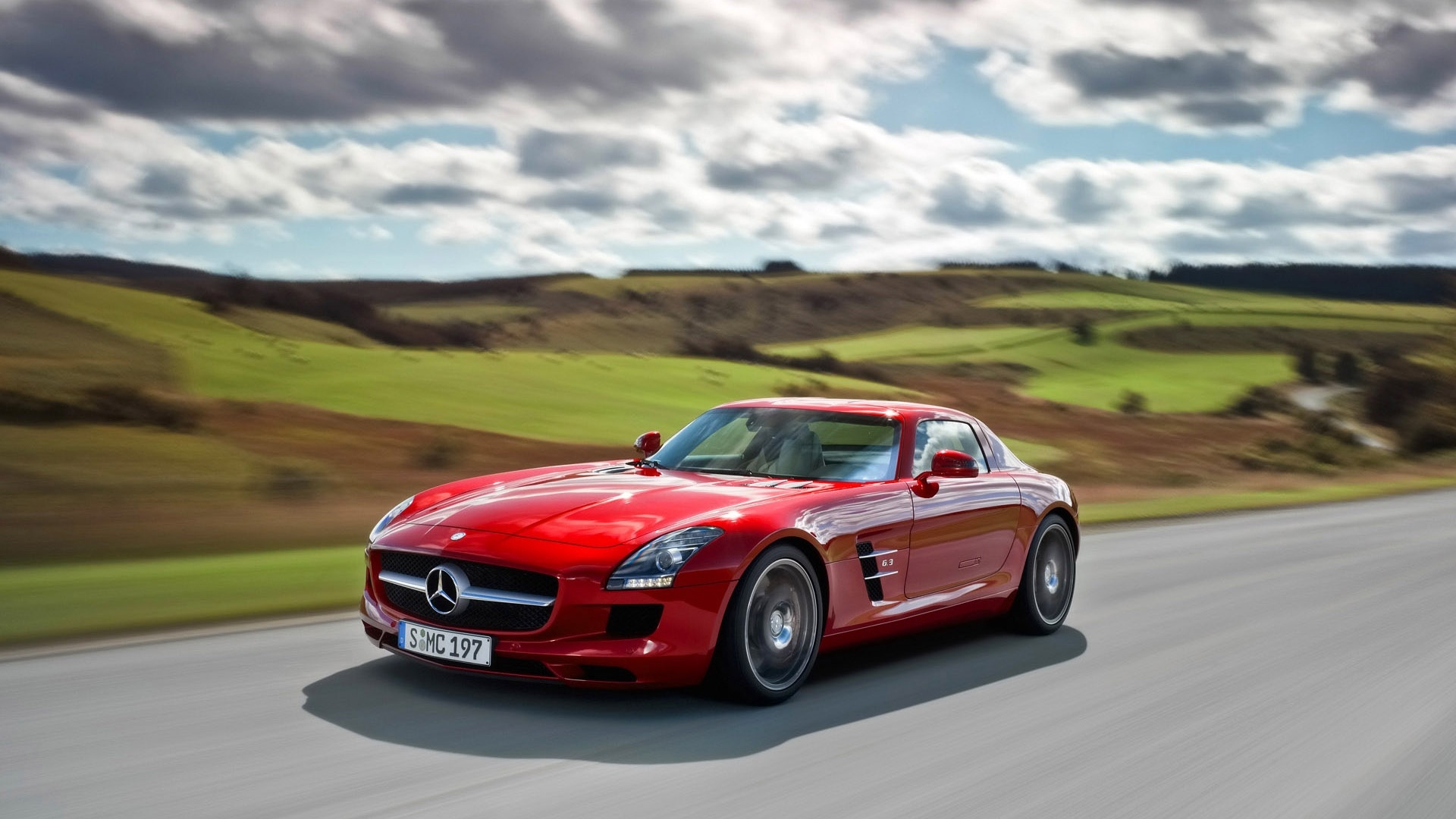 Красный спортивный мерседес обои