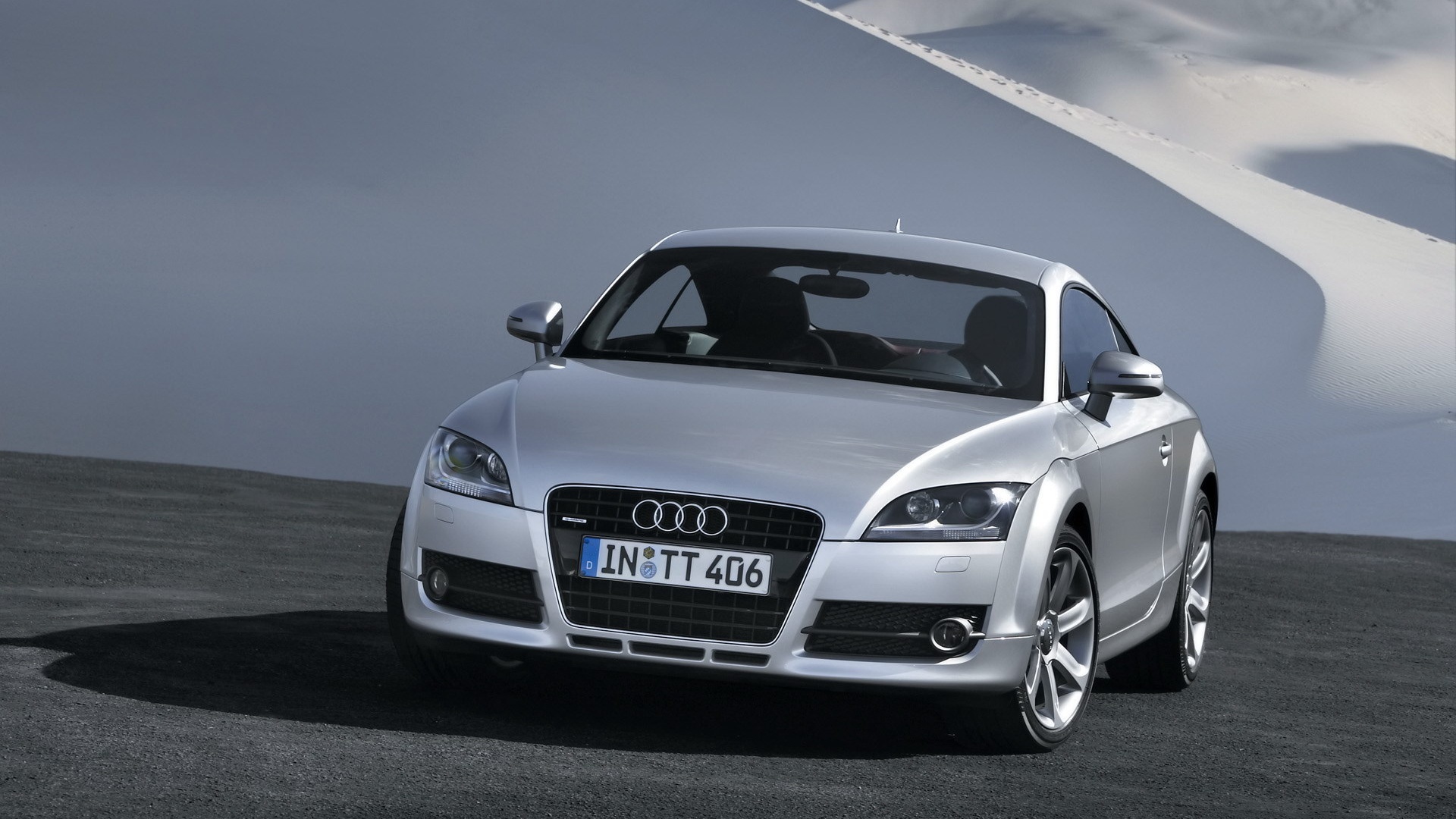 Audi TT на фоне снега обои