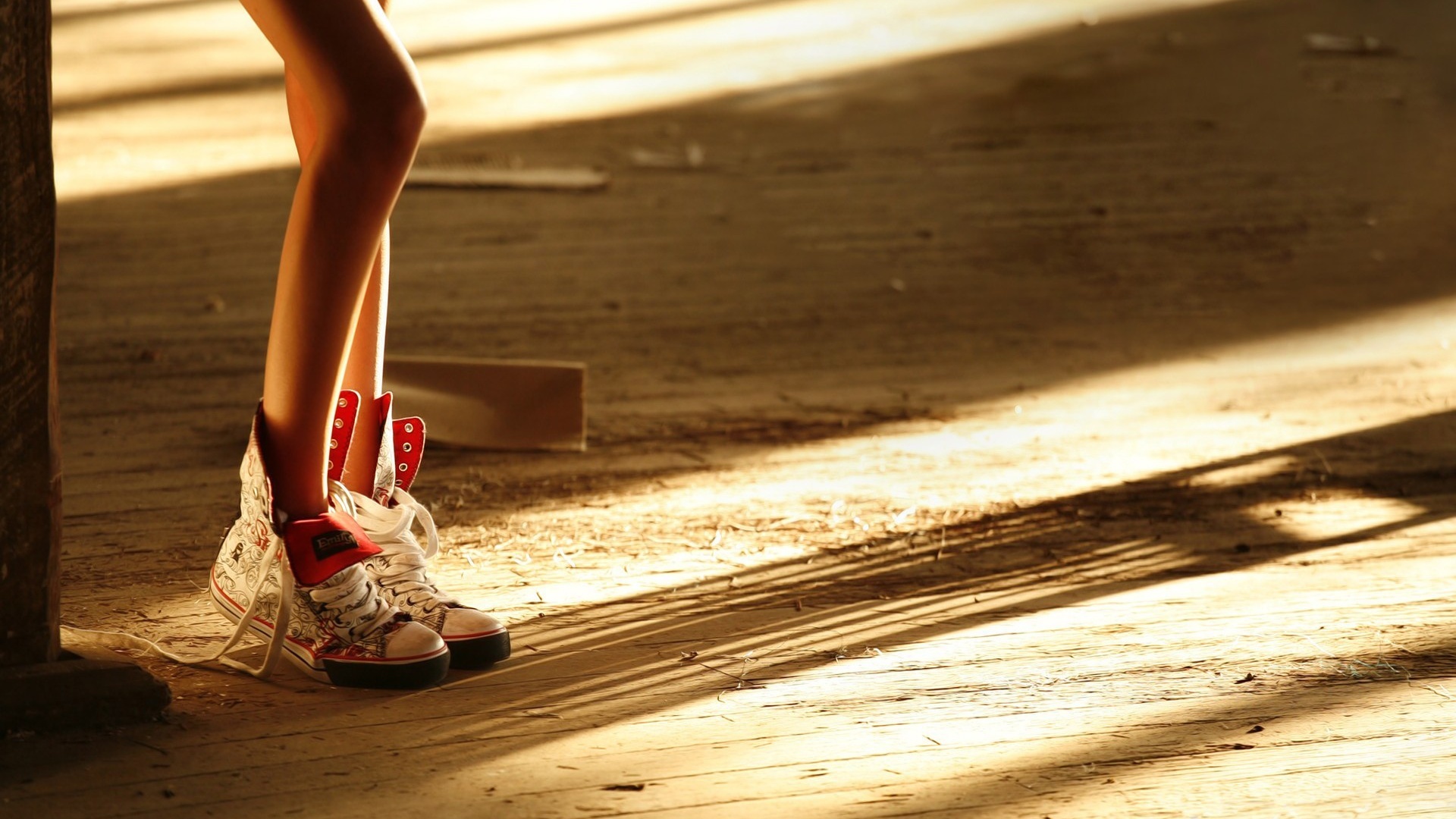 Ножки в кедах обои