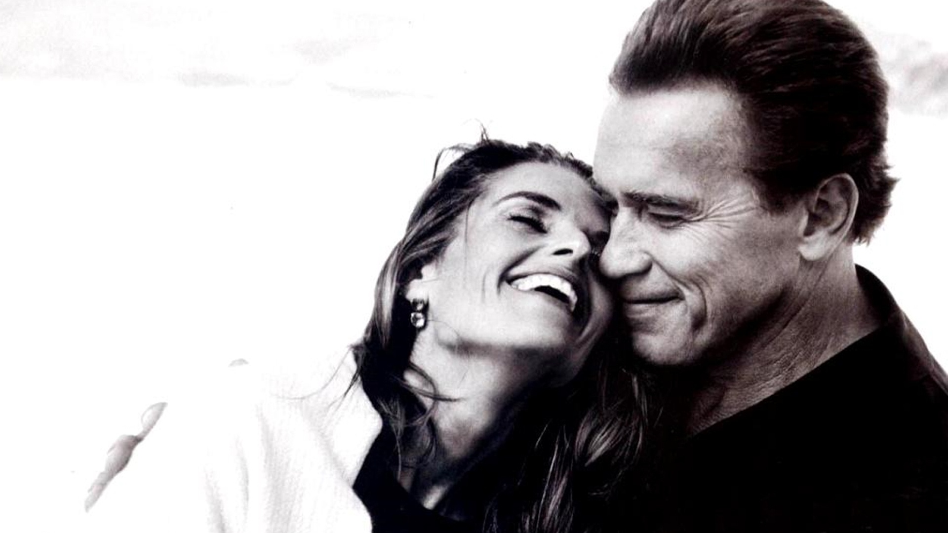 Арнольд Шварцнегер с девушкой обои